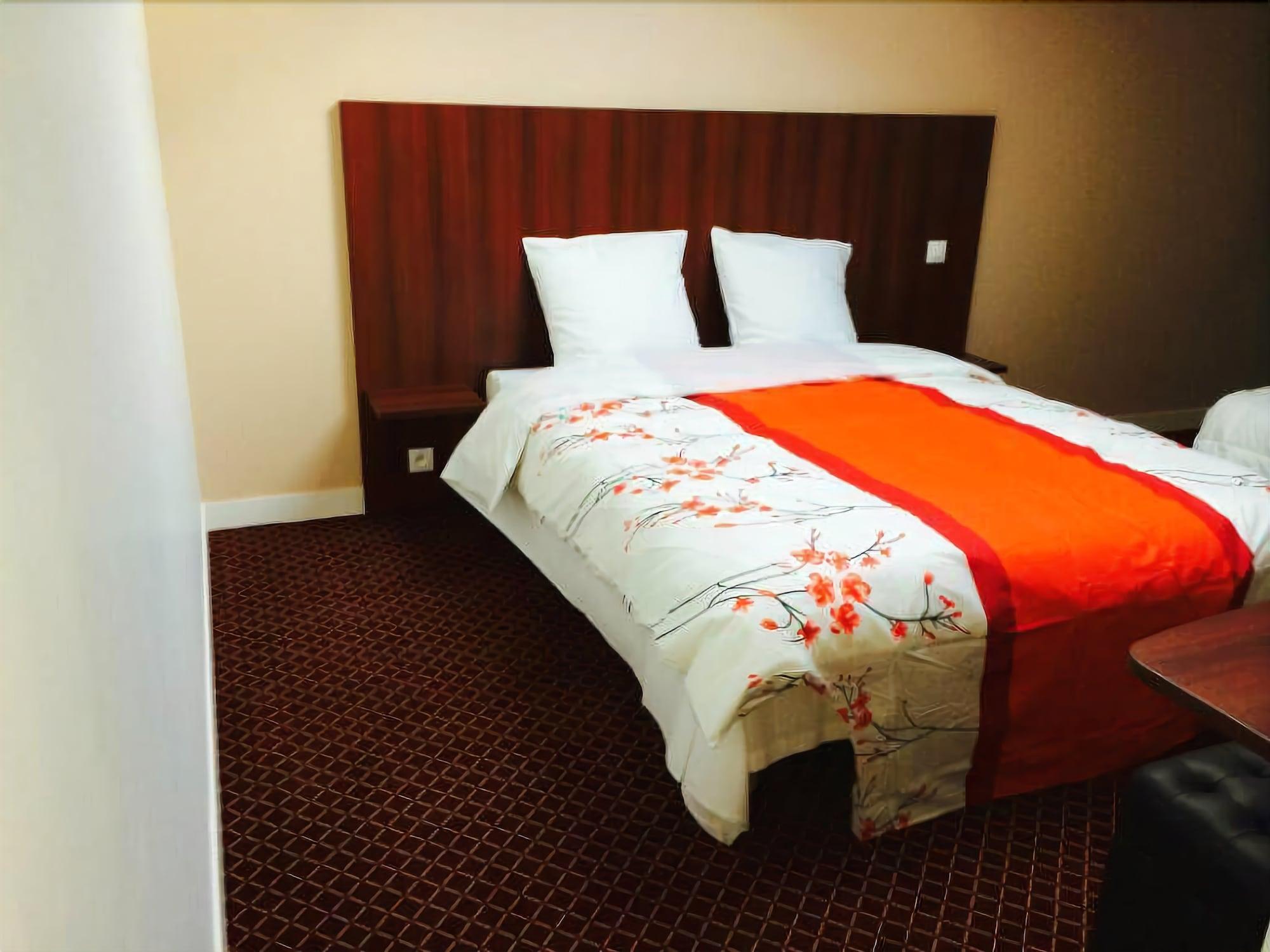 Hotel Rythme Сен-Клу Экстерьер фото