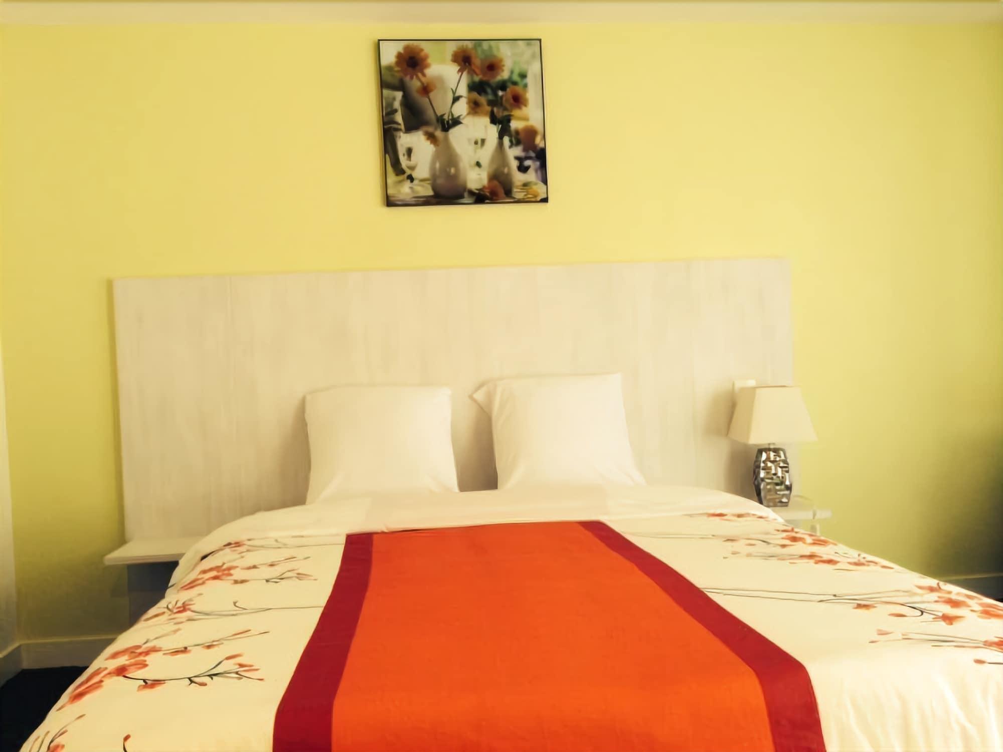 Hotel Rythme Сен-Клу Экстерьер фото