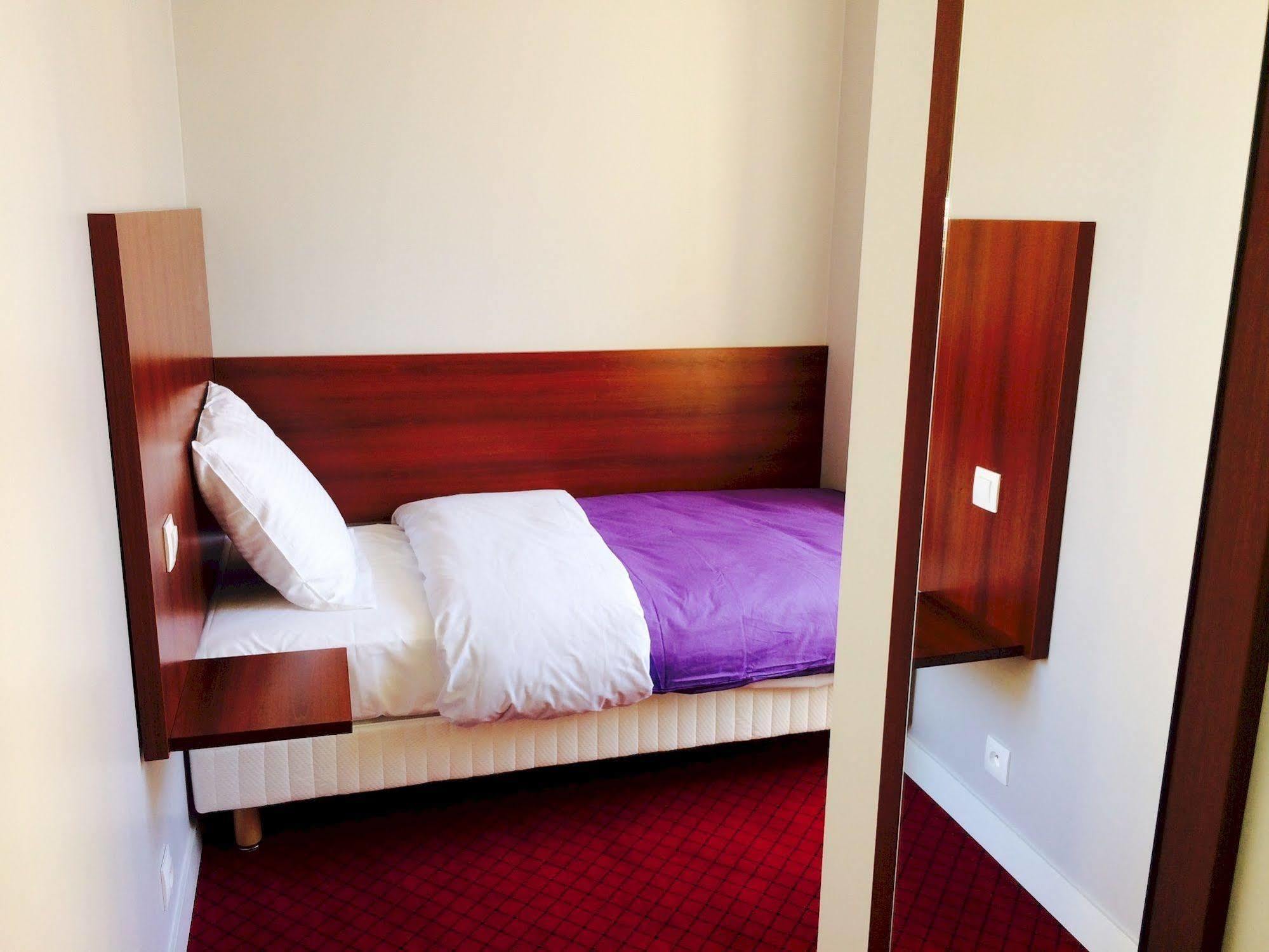 Hotel Rythme Сен-Клу Экстерьер фото